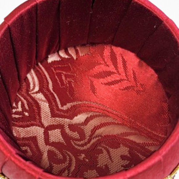 LADY IN RED HANDMADE AND HAND PAINTED COLLECTIBLE PORCELAIN DOLL STORAGE BOX - Picture 5 of 6